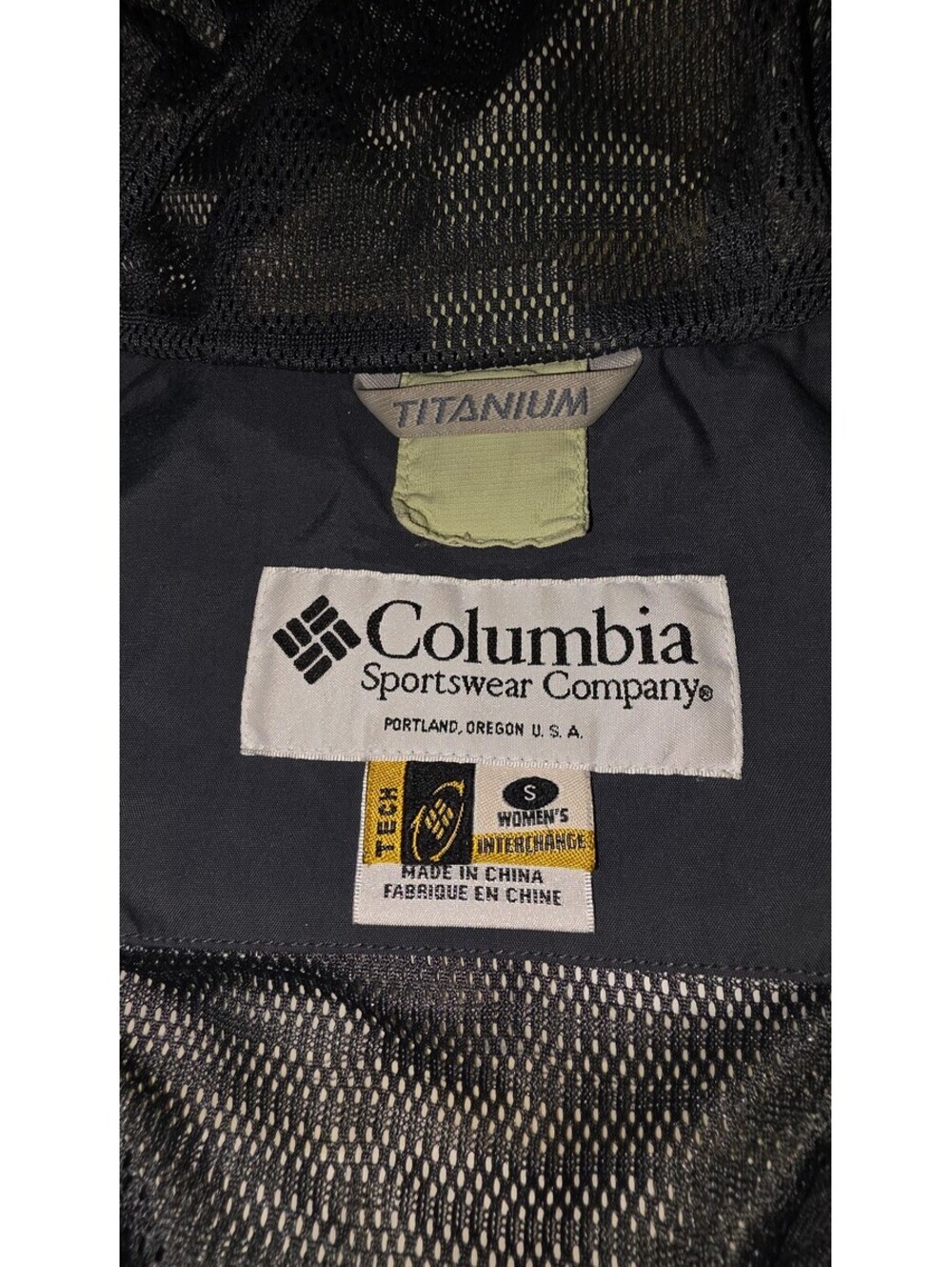 Columbia Titanium Hooded Lightweight Jacket Light Green and Navy